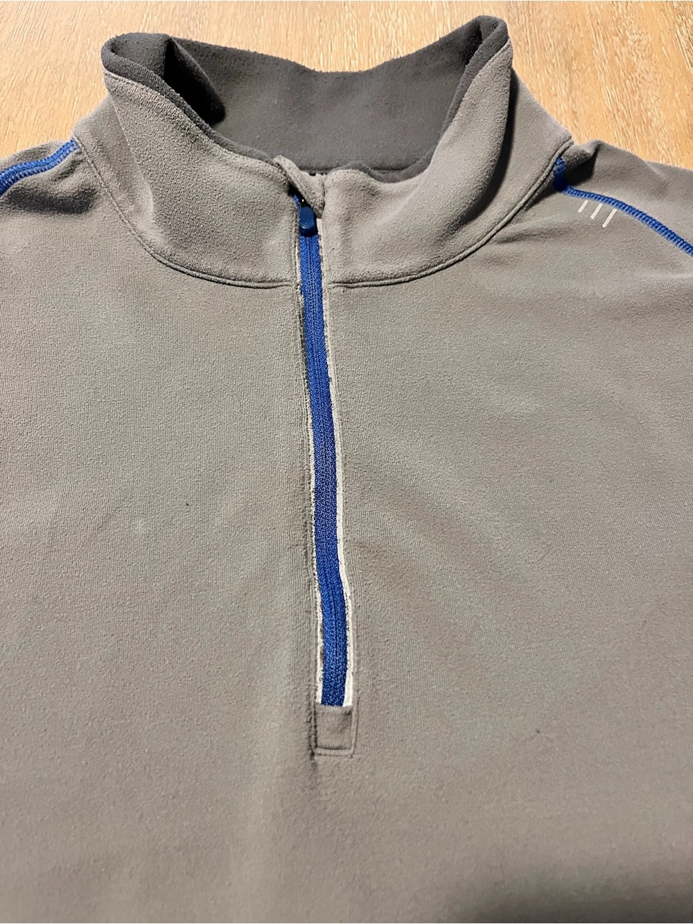 Lululemon Men's Large Grey Long Sleeve 1/4 Zip Pullover Top with Blue Trim - Picture 3 of 7